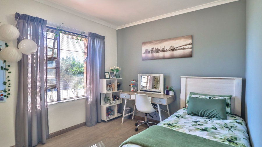 4 Bedroom Property for Sale in Middedorp Western Cape